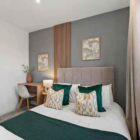 Leeds City Escape Stylish 2-Bed House & Parking * Лидс