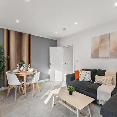 Leeds City Escape Stylish 2-Bed House & Parking