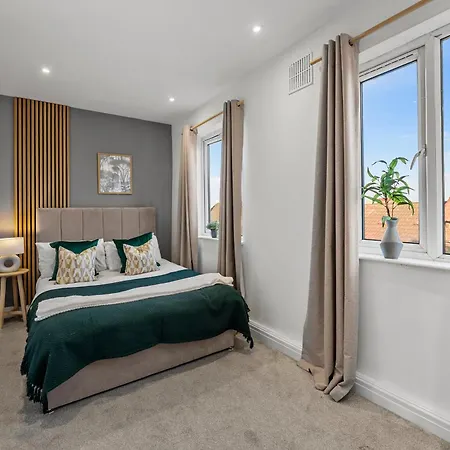 Leeds City Escape Stylish 2-Bed House & Parking Лидс