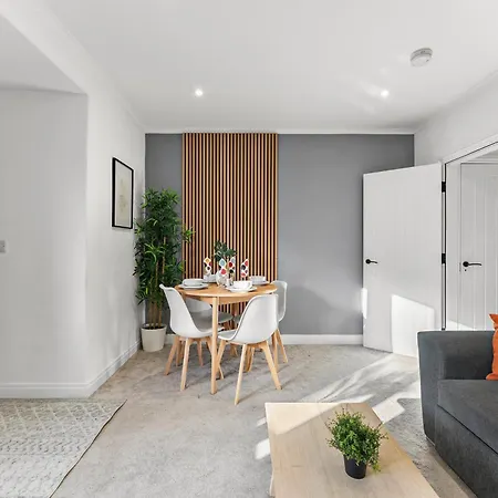 Апартаменты Leeds City Escape Stylish 2-Bed House & Parking