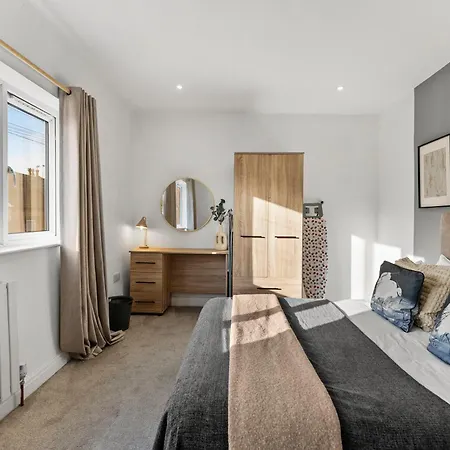 Leeds City Escape Stylish 2-Bed House & Parking *